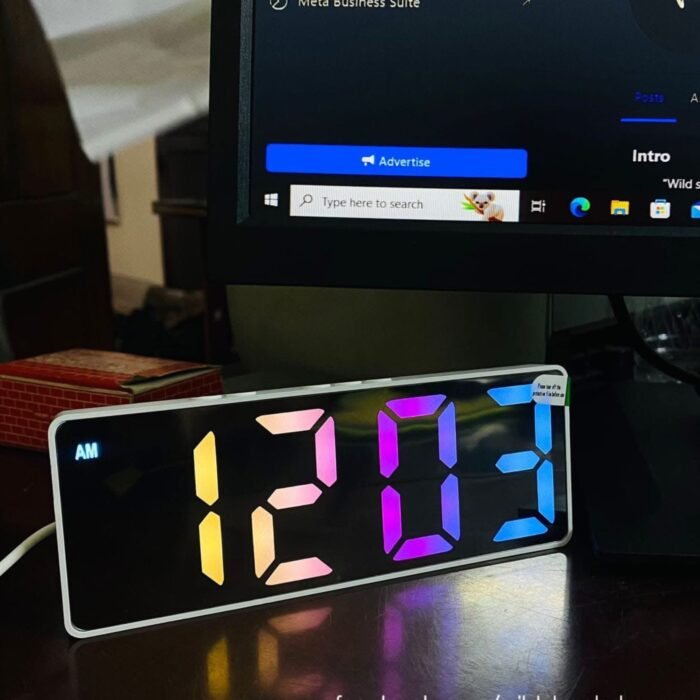 Digital LED clock - Image 1